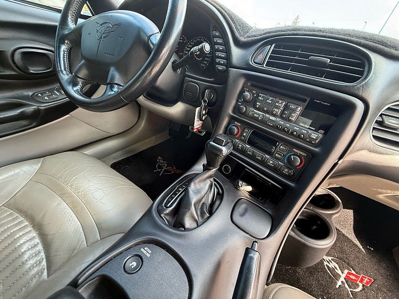 2004 Chevrolet Corvette Base